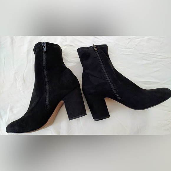 Steve Madden Black Suede Booties Size 8 - Picture 3 of 8